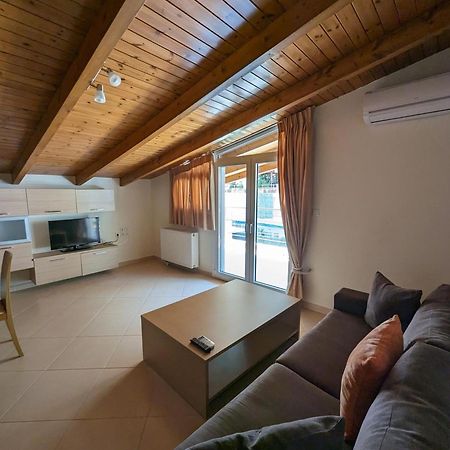 Samaras Apartments In Kaména Vúrla Kültér fotó