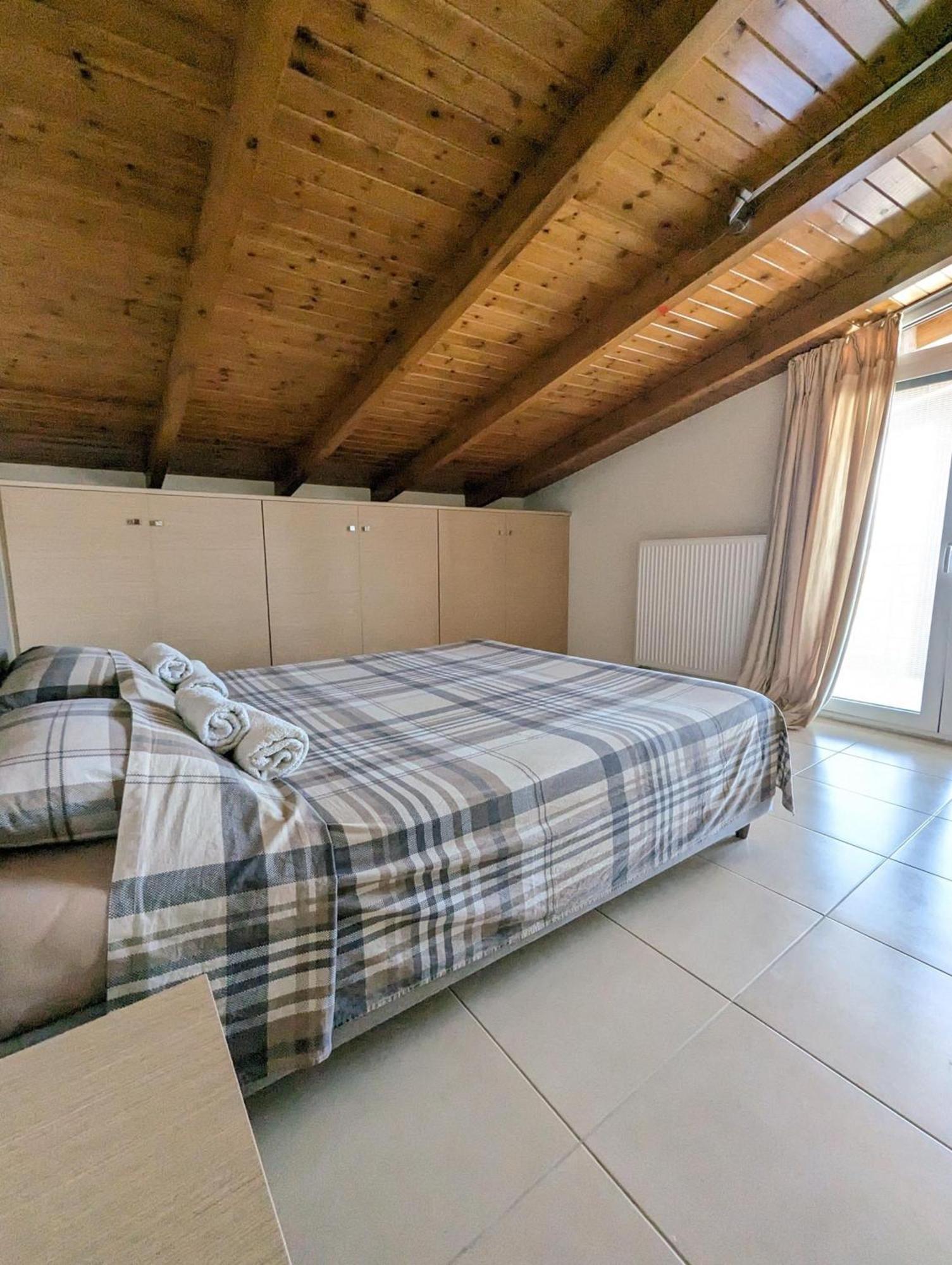 Samaras Apartments In Kaména Vúrla Kültér fotó