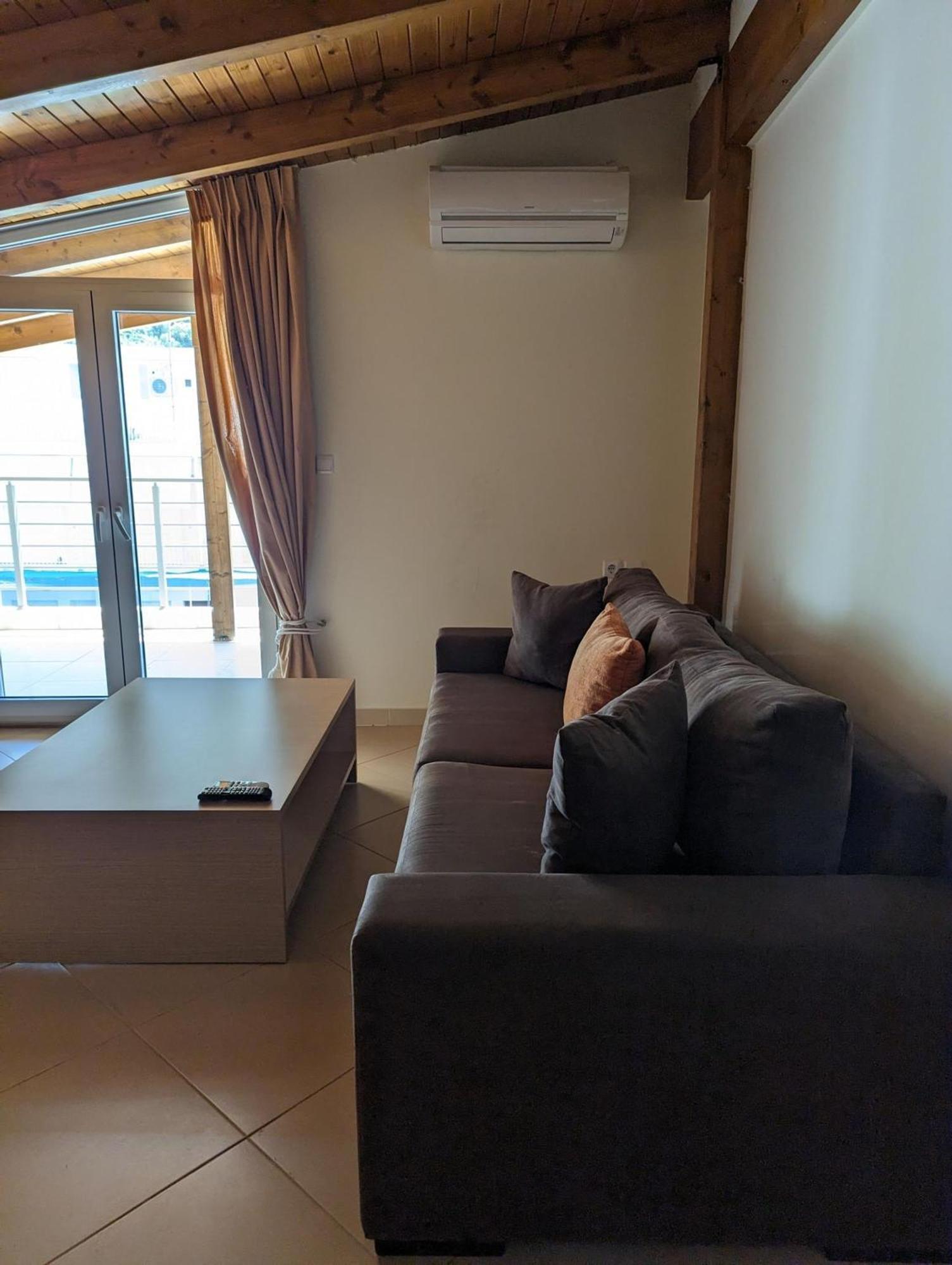 Samaras Apartments In Kaména Vúrla Kültér fotó