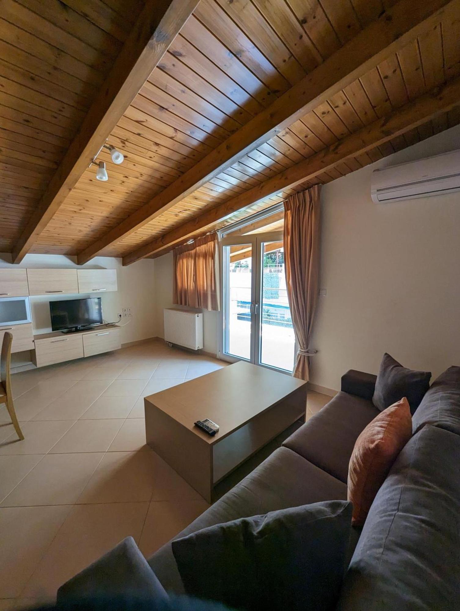 Samaras Apartments In Kaména Vúrla Kültér fotó