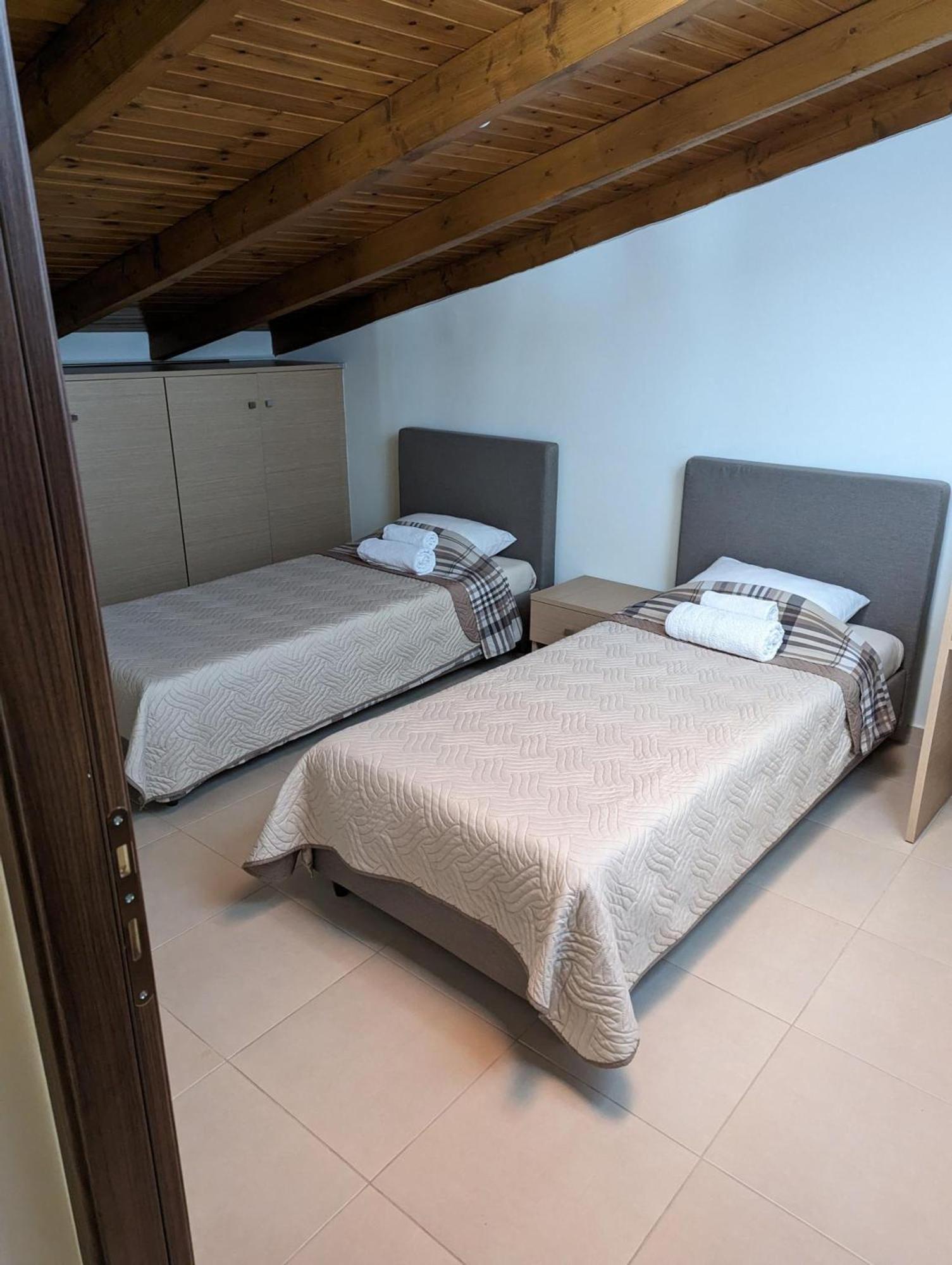 Samaras Apartments In Kaména Vúrla Kültér fotó