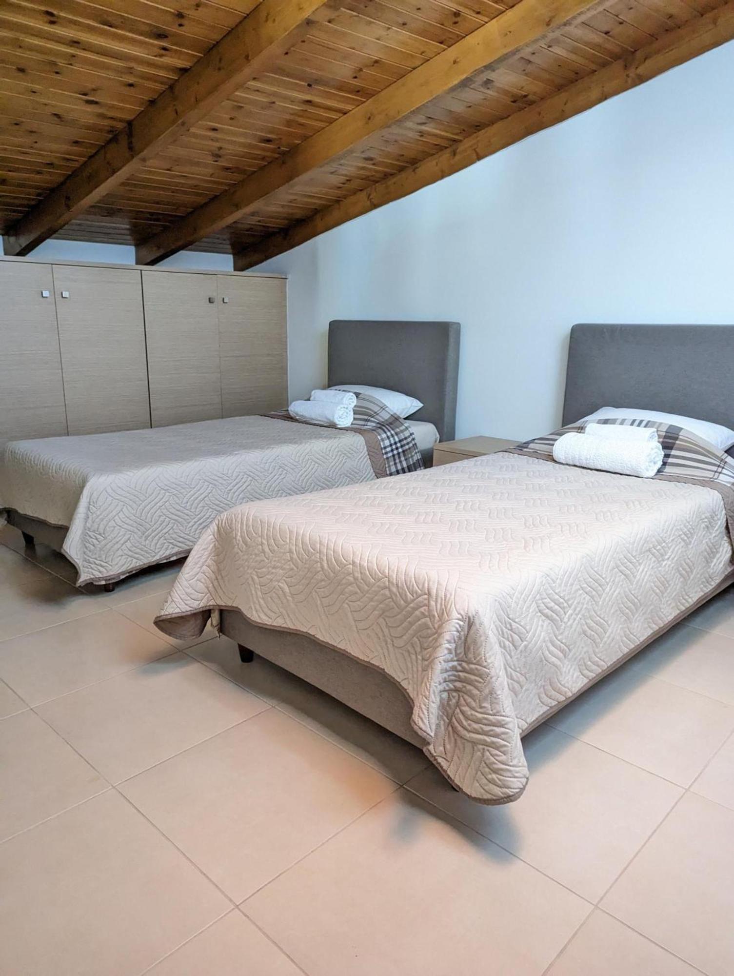 Samaras Apartments In Kaména Vúrla Kültér fotó