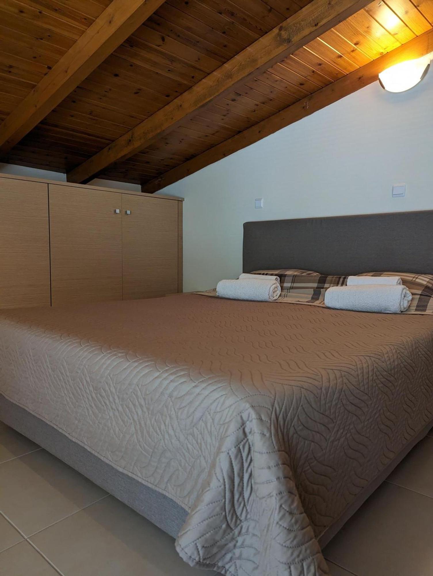 Samaras Apartments In Kaména Vúrla Kültér fotó