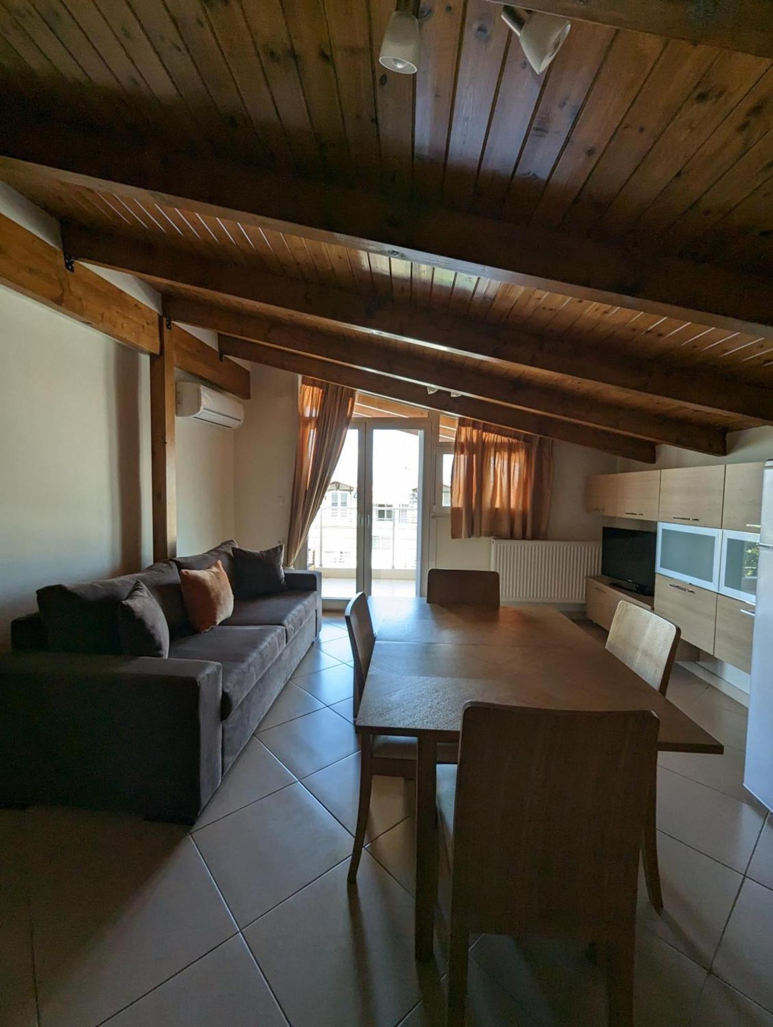 Samaras Apartments In Kaména Vúrla Kültér fotó