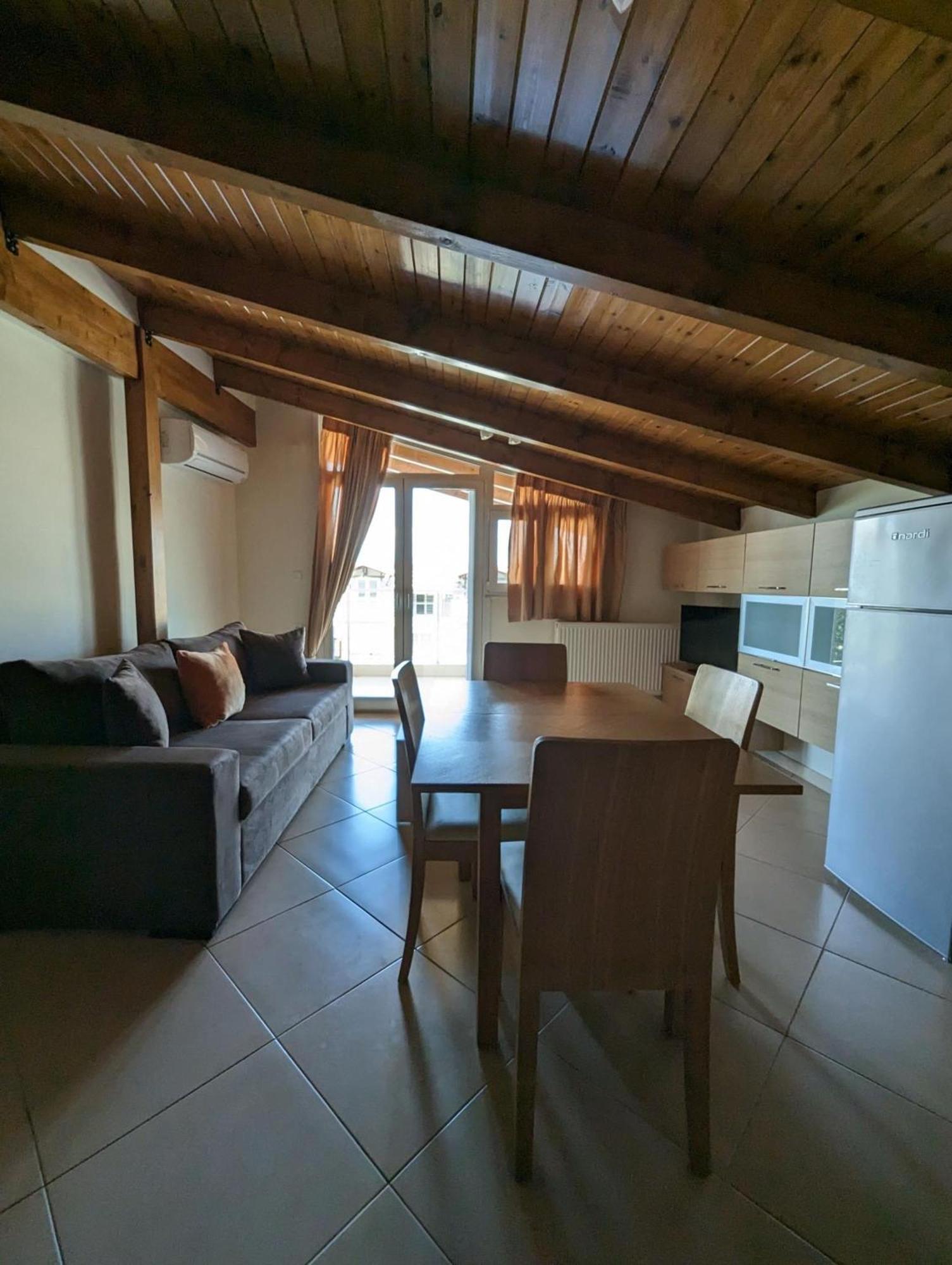 Samaras Apartments In Kaména Vúrla Kültér fotó
