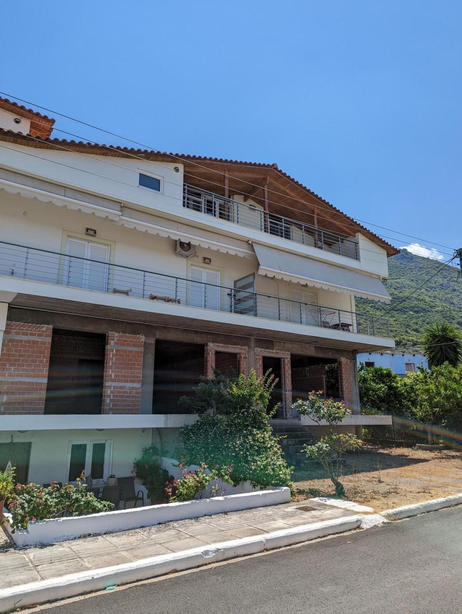 Samaras Apartments In Kaména Vúrla Kültér fotó